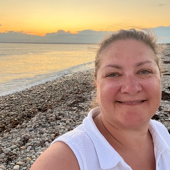 Meet your Posher, Lauren - Picture 1 of 5